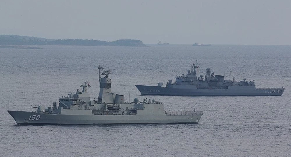 Οι Τούρκοι στοχοποιούν ελληνικές μονάδες επιφανείας με SOM-C1 και SOM-C2 – Με α/α πυραύλους SM-2 απαντά το Πολεμικό Ναυτικό